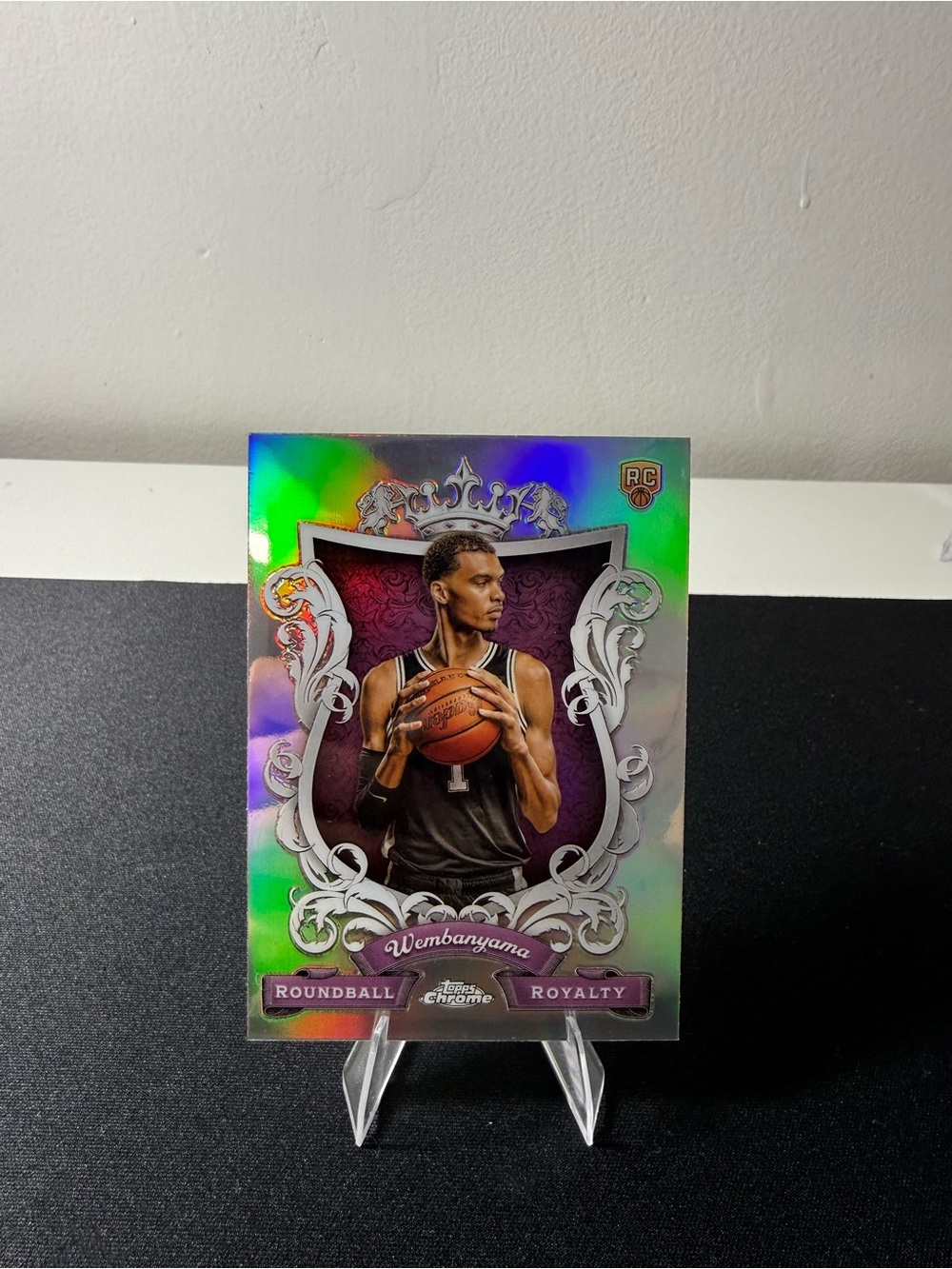 Victor Wembanyama Roundball Royalty Rookie Card - Purple Holographic